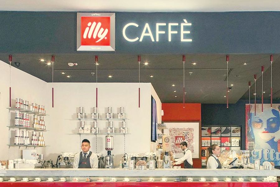 The illy caffè bar at Porta di Roma, Rome
