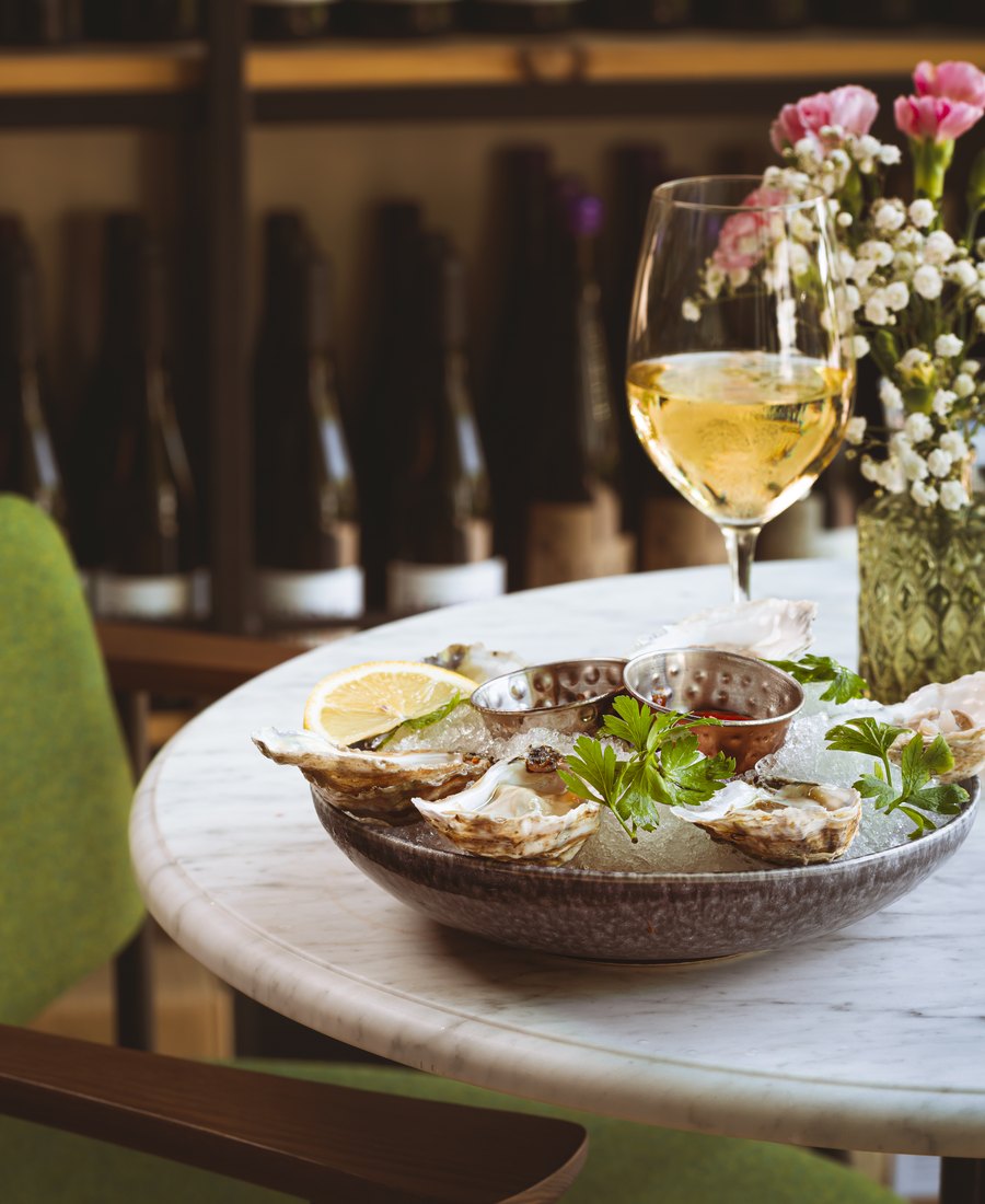 Oysters on ice and a glass of white wine at Sospiro
